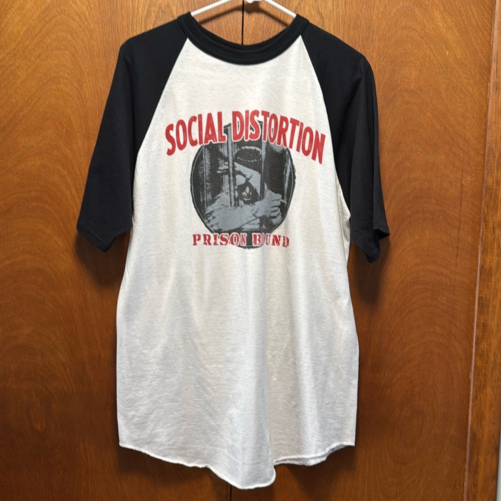 Vintage American Punk Band Social Distortion t-shirt. Size L.